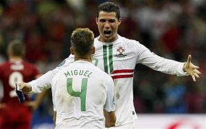 Cristiano Ronaldo pada saat merayakan gol bersama Miguel (Portugal).