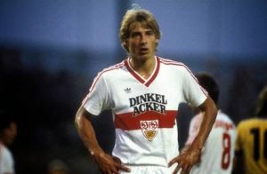 Tahun 1986 dalam satu pertandingan Klinsmann pernah mencetak 5 gol hanya dalam kurun waktu 30 menit.